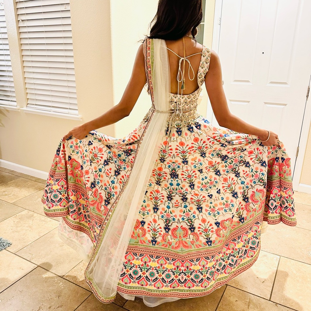 Stunning 4 Piece Archana Kochhar XS Lengha - Picture 3 of 13